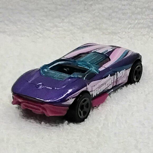 3/$24 Mint 2013 Mattel Rrroadster 'Woman's Day' Hot Wheel BDD04!! - Picture 2 of 3